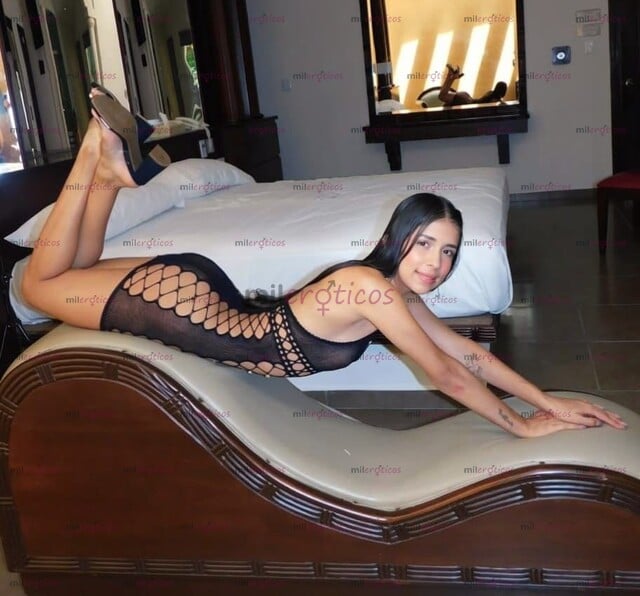 FOTOS DE ESTRECHA Y DE CUERPO DELGADO Y NATURAL TALLA 3 INICIANDO EN AMBIENTE