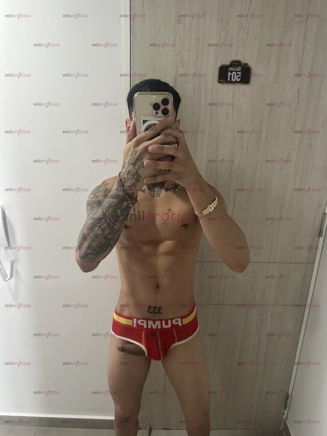 FOTOS DE HEY , JOVEN TATUADO ATLÉTICO LISTO PARA COMPLACERLO