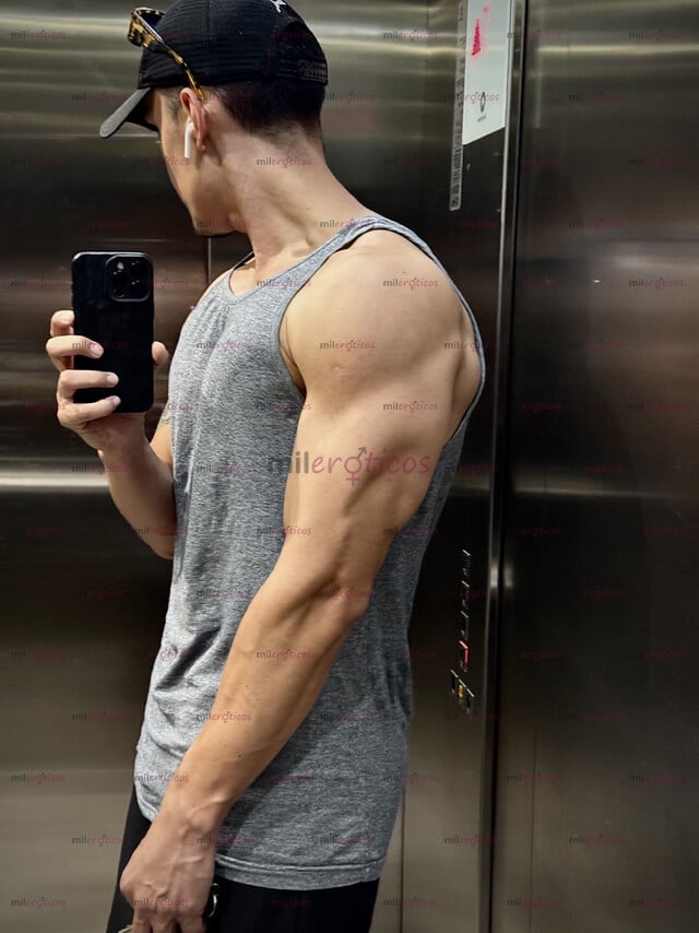 FOTOS DE ATLETA VARONIL Y PASIVO SUMISO. TOTAL DISCRECIÓN.