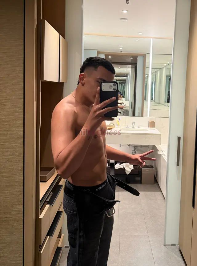 Soy andy colombiano recien llegado a la cuidad de santiago por pocos dia tengo 25 anos soy bastante caliente me va de todo full morboso tengo sitio y...