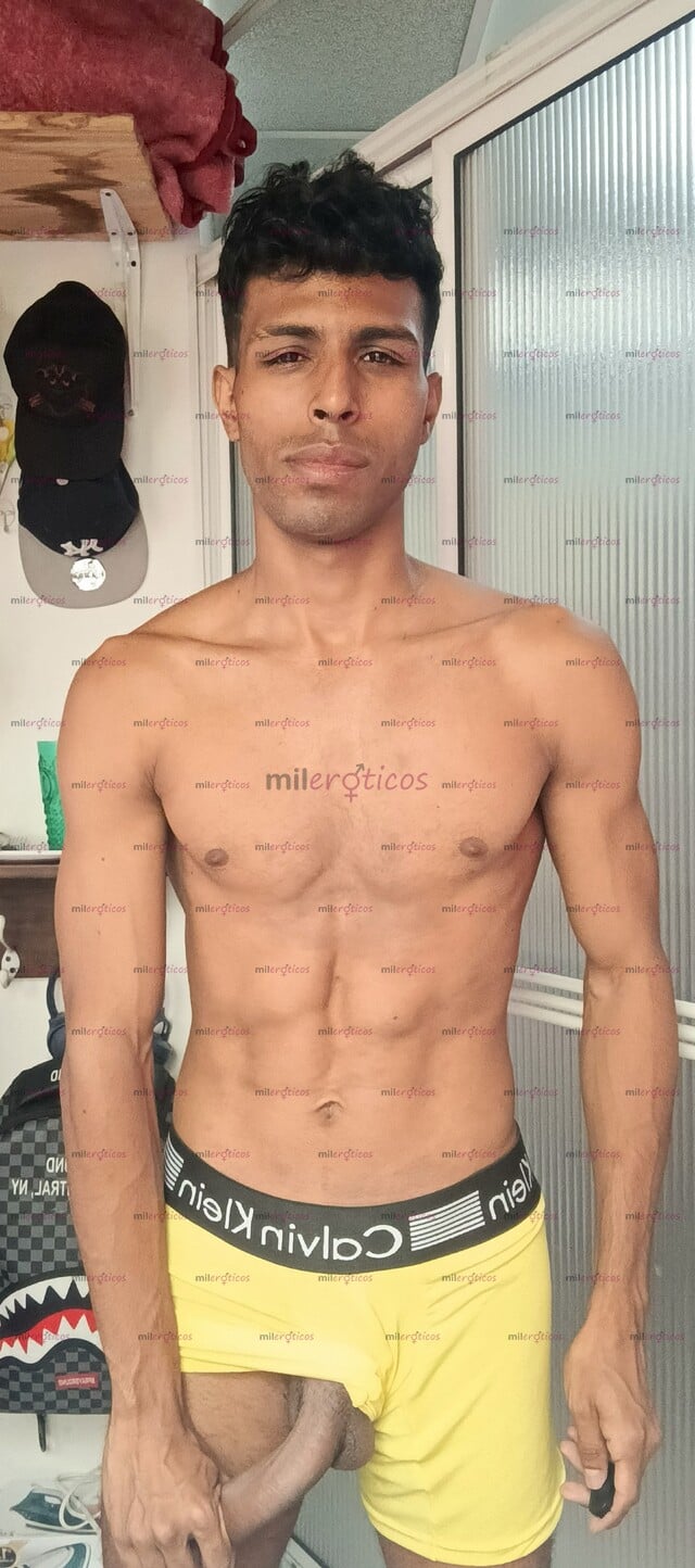 FOTOS DE MORENO BISEX DOT VERSÁTIL, QUIEN PARA LLENARLO DE LECHE?
