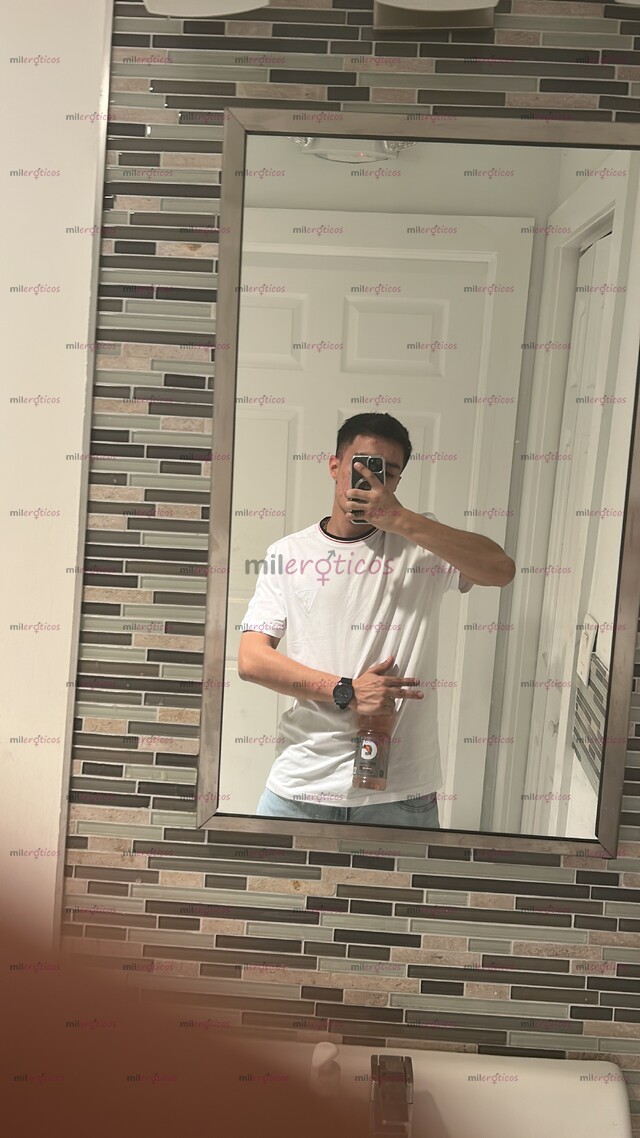 FOTOS DE JOVEN DE 22 AÑOS, DISCRETO, EDUCADO Y CON EXCELENTE PRESENCIA