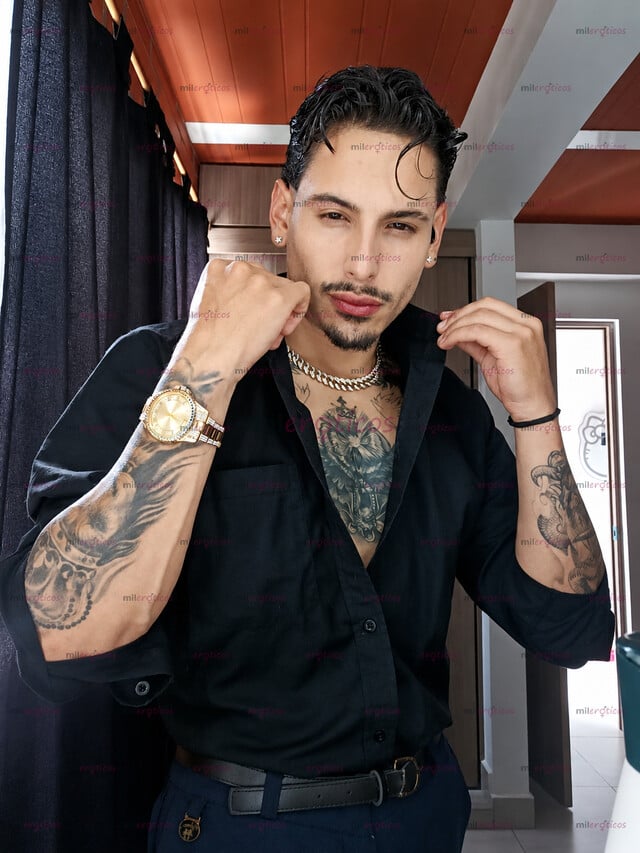 FOTOS DE MASAJISTA ATLÉTICO Y TATUADO EXPERIENCIA EXCLUSIVA Y DISCRETA