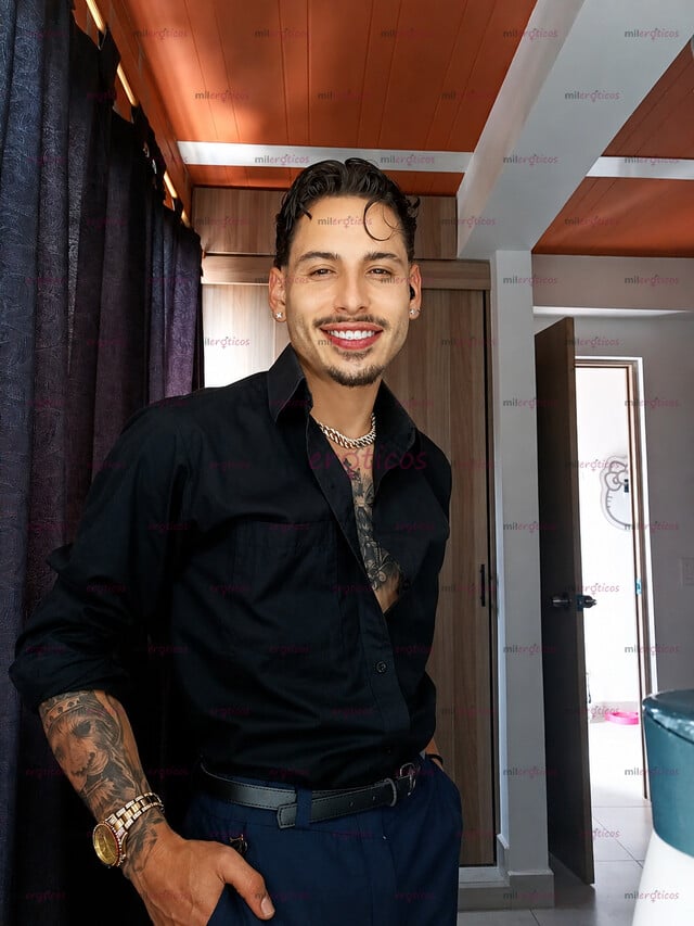 FOTOS DE MASAJISTA ATLÉTICO Y TATUADO EXPERIENCIA EXCLUSIVA Y DISCRETA