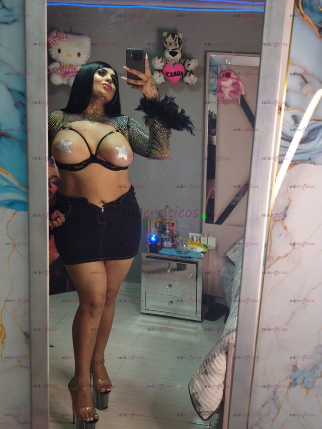 FOTOS DE HERMOSA Y VOLUPTUOSA TRANSEXUAL SUPER CACHONDA PARA VOZ