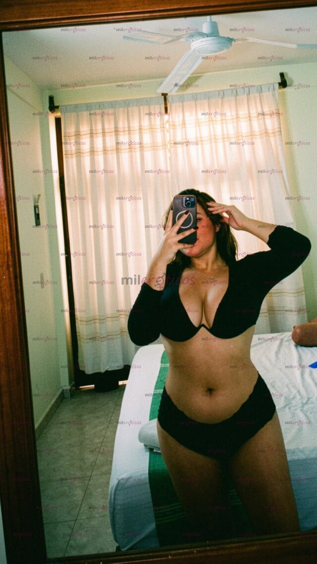 FOTOS DE HERMOSA COLOMBIANA DE MEDELLÍN, CUERPO NATURAL Y SENOS DE INFARTO