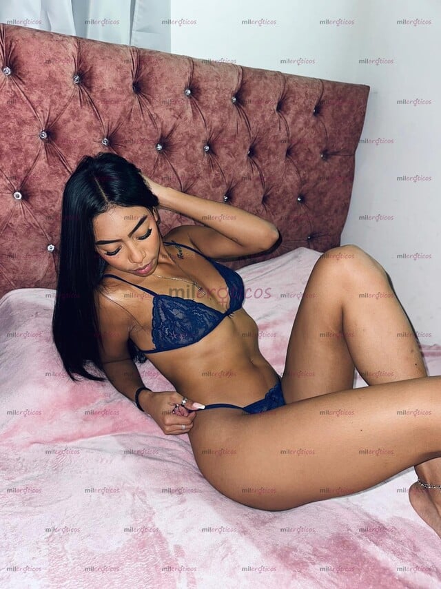 FOTOS DE MORENITA DESEABLE, DISFRUTA DE ESTA LINDA FLACA TALLADORA SEXO Y PLACER