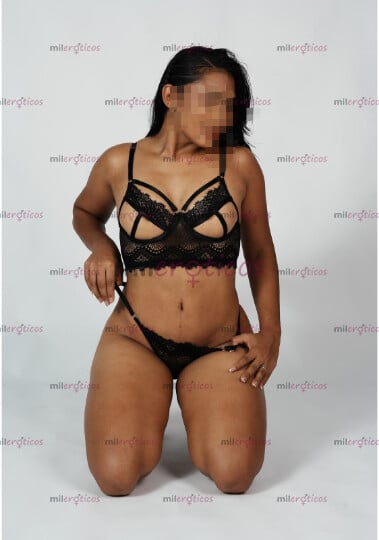 FOTOS DE UNA FLACA MORENA MUY SEXY DISPUESTA A BRINDAR UN SERVICIO LLENO DE MUCHO PLACER.