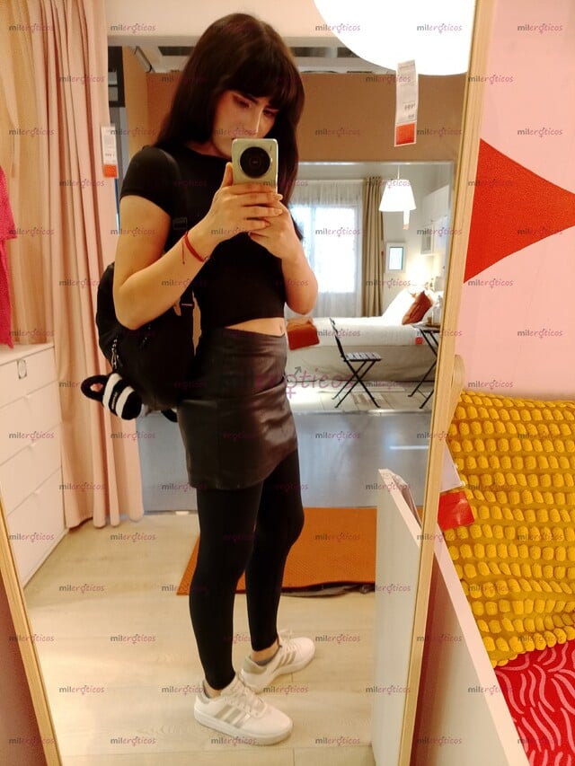 FOTOS DE CHICA TRANS HORMONIZADA, CABELLO NATURAL, 21 AÑOS