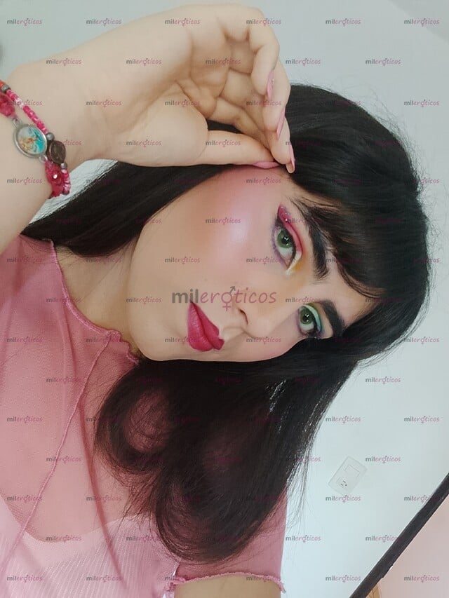 FOTOS DE CHICA TRANS HORMONIZADA, CABELLO NATURAL, 21 AÑOS