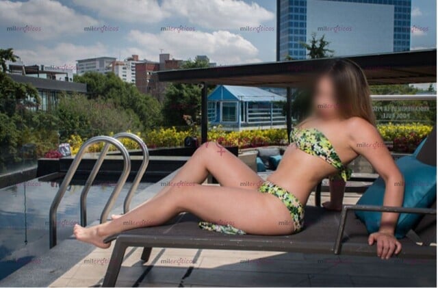 FOTOS DE TANIA. RUBIA, CADERONA, TIERNA, BELLA, EN LENCERÍA, MASAJE TOPLESS, PIEL A PIEL