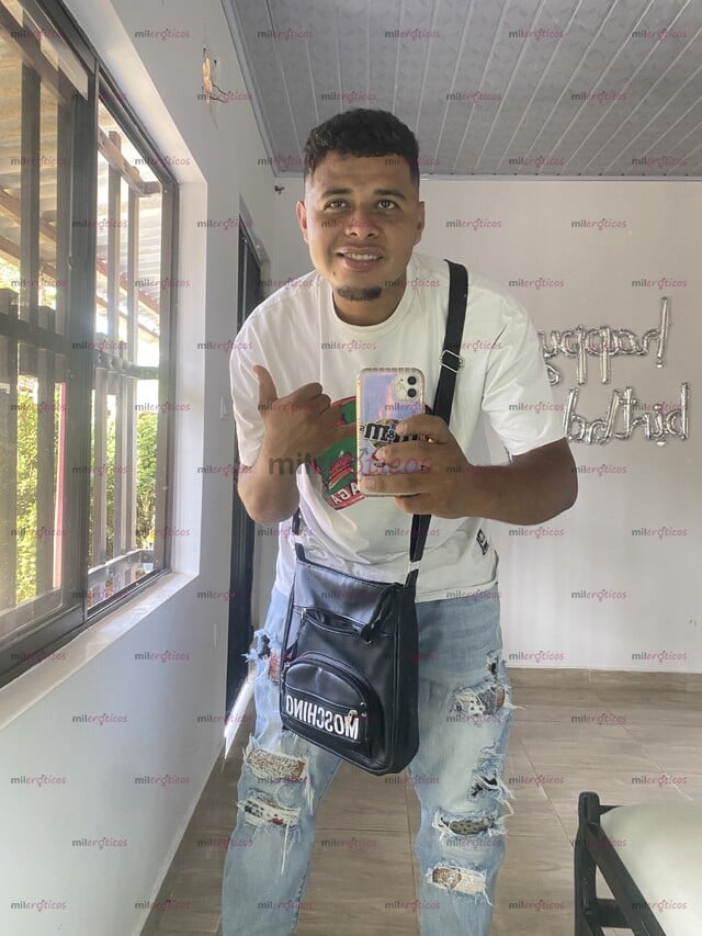 FOTOS DE HE LLEGADO A TU CIUDAS SOY CARLOS TENGO 26 AÑOS NO DUDES EN LLAMARME