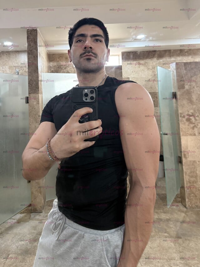 FOTOS DE CABALLERO ALTO, ATRACTIVO, ATLÉTICO Y DISCRETO