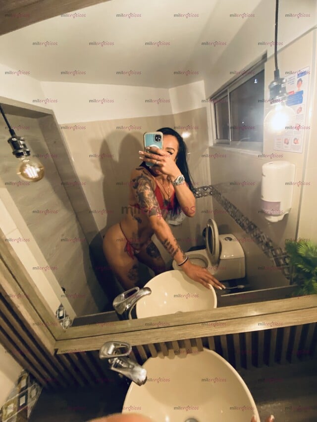 FOTOS DE FLACA DOTADA CON UNA PULLA DE 22 CM PARA COMPLACER TE AL MÁXIMO