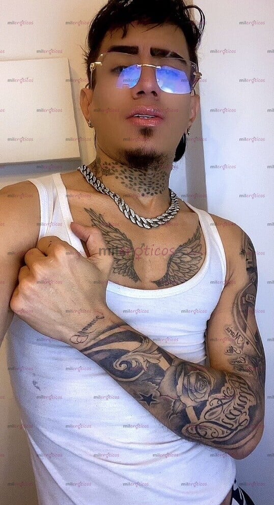 FOTOS DE VEN A DISFRUTAR DE UN BUEN SEXO CONMIGO CON UN CHICO VENEZOLANO VERSÁTIL TATUADO