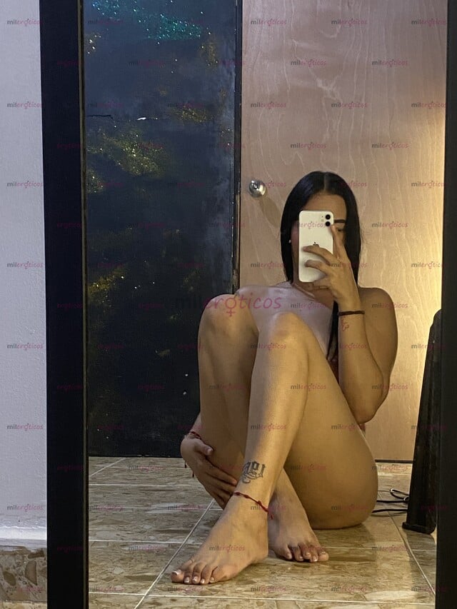 FOTOS DE SOY MELISSA UNA JOVENCITA DE 19 AÑOS MUY ARDIENTE EN LA CAMA TODA UNA DIABLA !