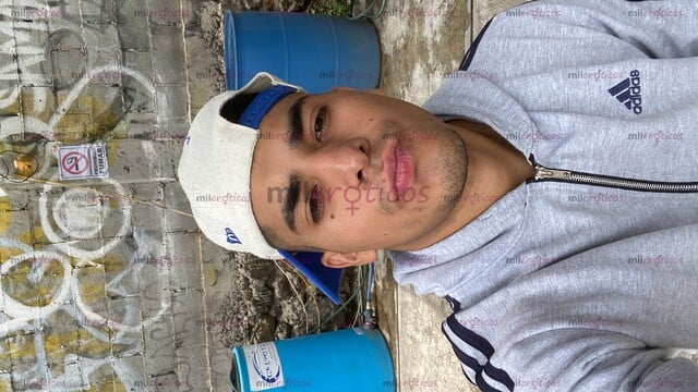 FOTOS DE GIGOLO HETEROCURIOSO, ABIERTO A HOMBRES,MUJERES, GRUPOS DE MACHOS ETC