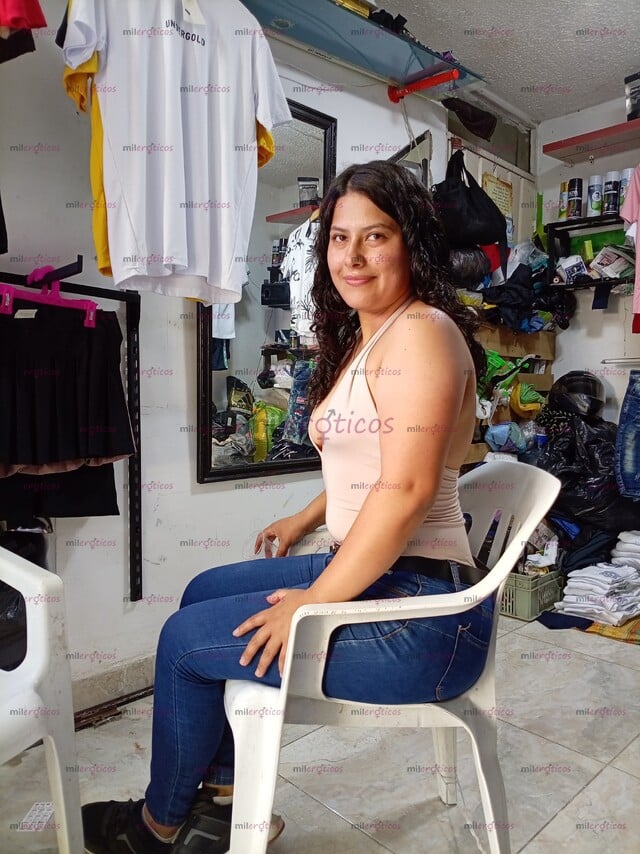 FOTOS DE ALEXANDRA ENRROYADORA CARISMÁTICA Y GENUINA