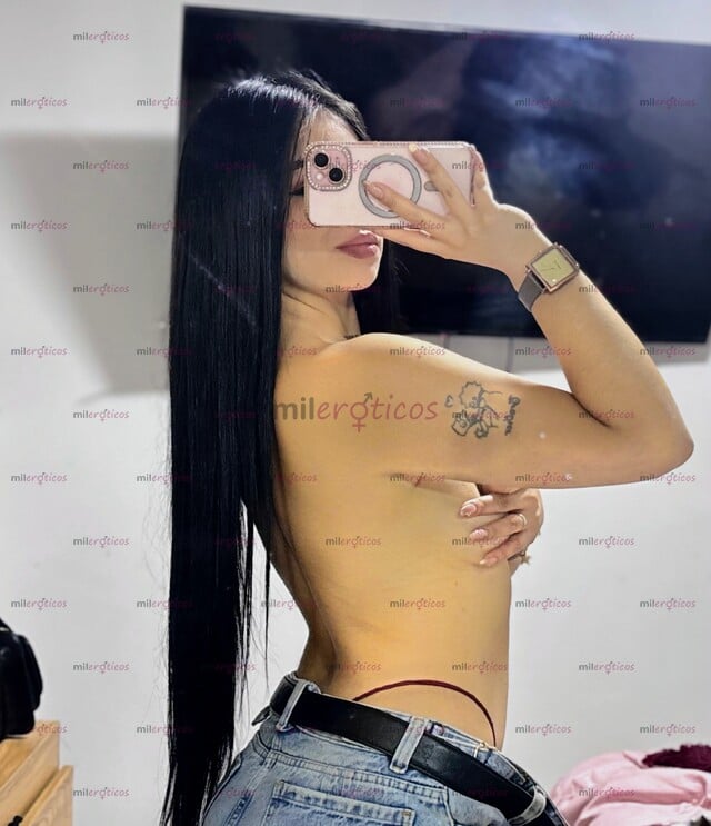 FOTOS DE PELINEGRA, NALGONA Y PIERNAS DE ENCANTO CON MIRADA CURIOSA!