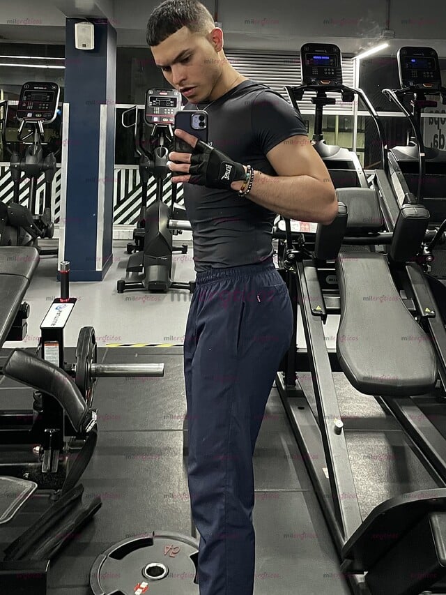 FOTOS DE CHICO BLANCO VERGON DESEOSO DE SEXO Y MUY CALIENTE