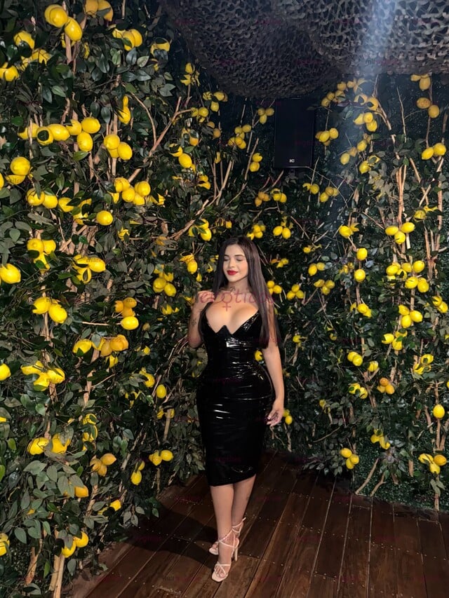 FOTOS DE HERMOSA Y MUY FEMENINA, NO TE QUEDES CON LAS GANAS DE CONOCERME