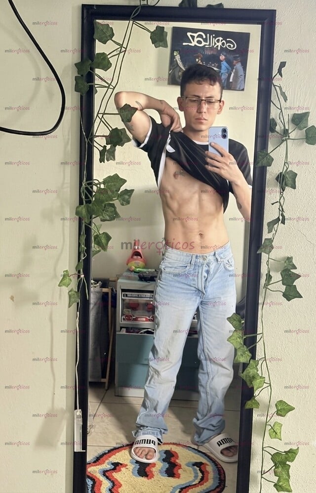 FOTOS DE FLACO CALIENTE Y NALGÓN LISTO PARA COMPLACERTE