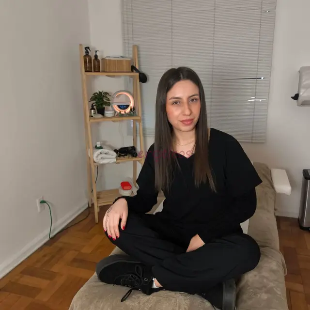Holaa bb mi nombre es madyson tengo 26 anos trabajo el area sensitiva erotica en masajes 100 calidad en mi trabajo te ofrezco la mejor atencion buen a...