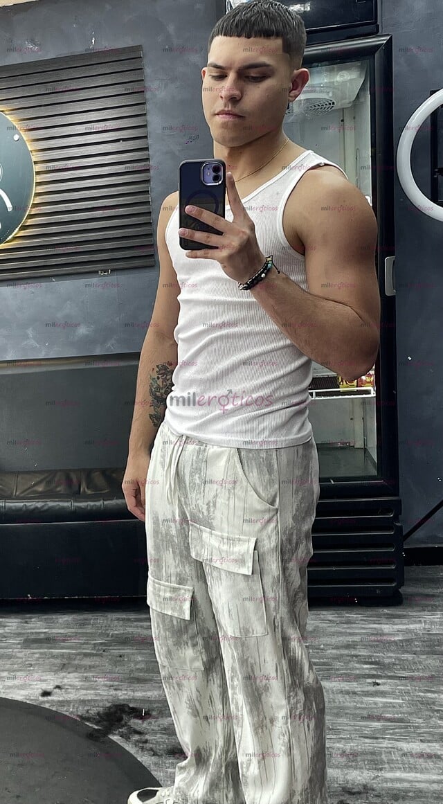 FOTOS DE CHICO BLANCO VERGON DESEOSO DE SEXO Y MUY CALIENTE