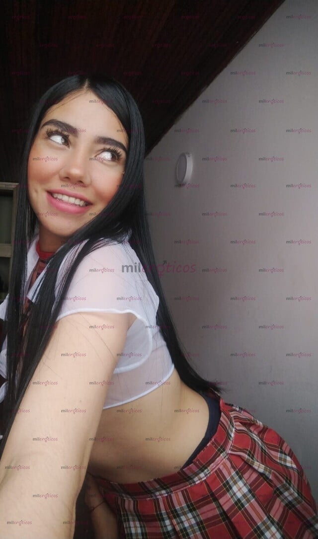FOTOS DE TIERNA PELINEGRA DISPONIBLE Y COMPLETAMENTE DISPUESTA A LLEVARTE AL PLACER