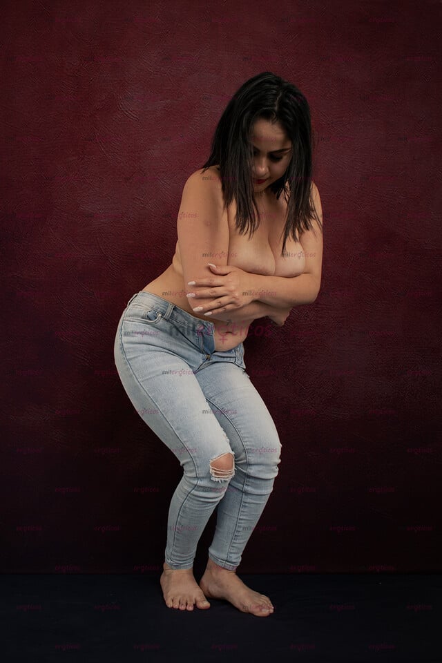 FOTOS DE SI QUIERES CHUPARME LOS PEZONES VAS A TENER QUE METERME LA BIEN RICO