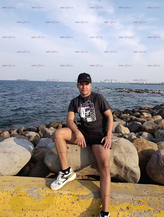 FOTOS DE JOVEN MORENO ACTIVO DE VISITA EN TU CIUDAD