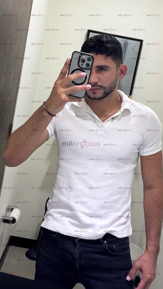 FOTOS DE VENEZOLANO 24 AÑOS DOTADO, VARONIL, DIVERTIDO CON LUGAR