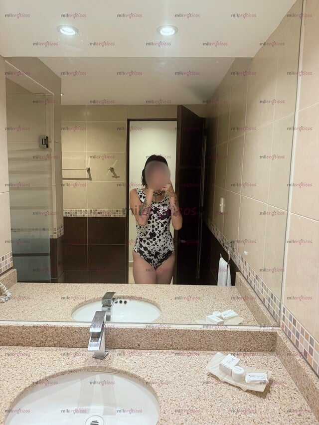 FOTOS DE SOY FLAQUITA Y ME LA COMO TODA ENTERA .. ME GUSTA MONTARME Y SACARTE LA LECHE
