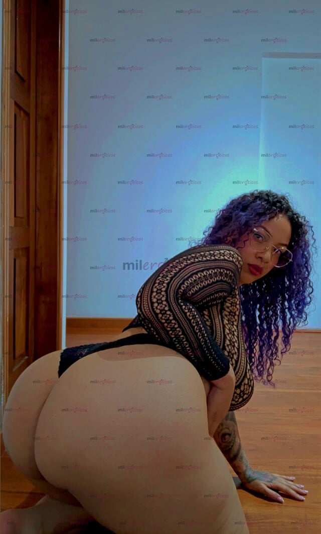 FOTOS DE LLEGA VIOLETA CRESPA NATURAL, DE PIEL CANELA SUAVE, GANAS DE FOLLAR!