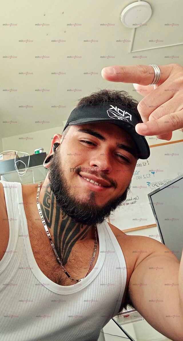 FOTOS DE MORENO ACTIVO CON VERGA DE 20CM AMANTE DEL SEXO DURO, Y DE UNOS BUENOS BESOS.
