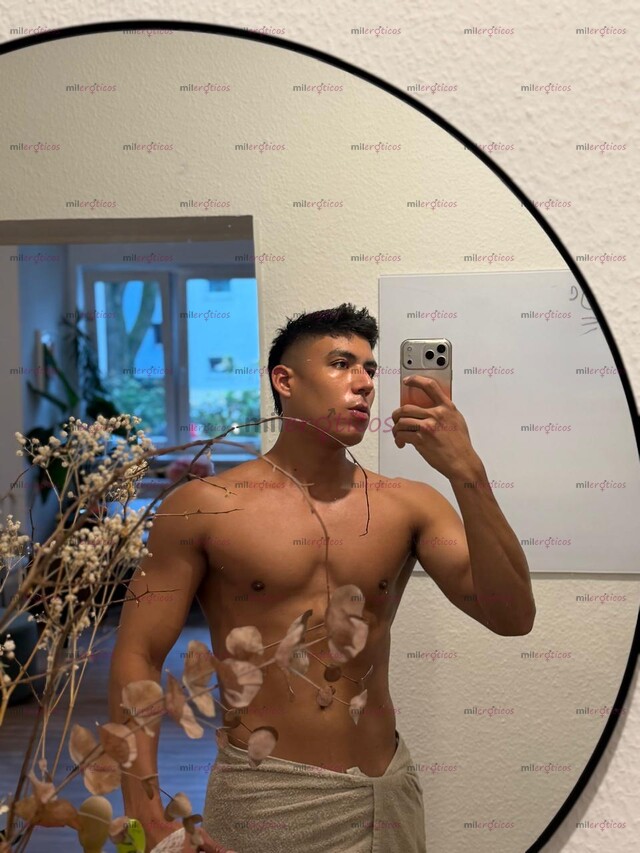 FOTOS DE MACHO ATLETA SERIO , VERGA DURA VENOSA Y GRUESA.