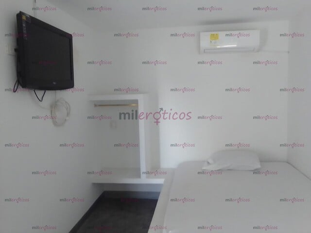 FOTOS DE HABITACIONES CONFORTABLES CON AIRE ACONDICIONADO O VENTILADOR WIFFI NETFLIX