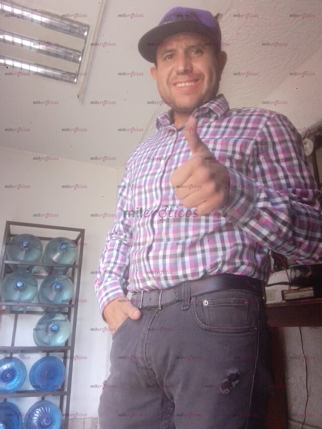 FOTOS DE OFREZCO MI SERVICIO DE GIGOLO A MUJERES Y TRIOS
