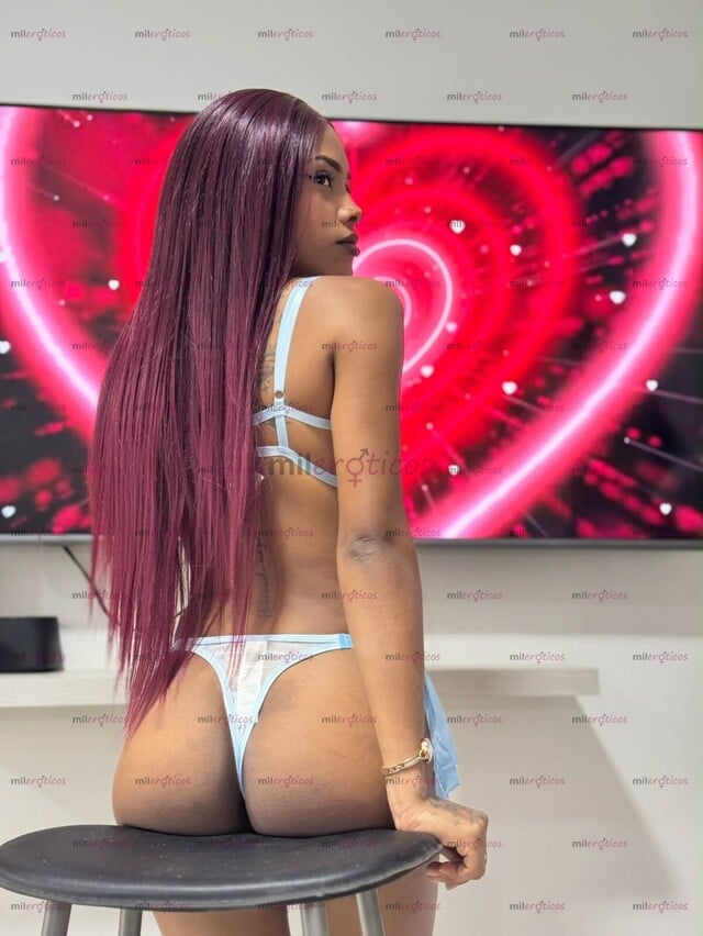 FOTOS DE MORENA RICA CABELLO ROJO LARGO CON HERMOSAS CURVAS EN LA CIUDAD