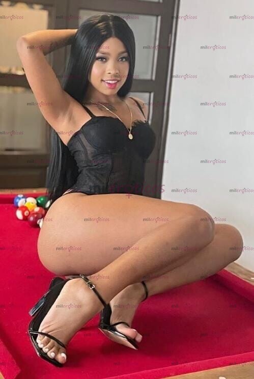 FOTOS DE HERMOSA MORENITA COLOMBIANA, DE PASO POR TU CIUDAD