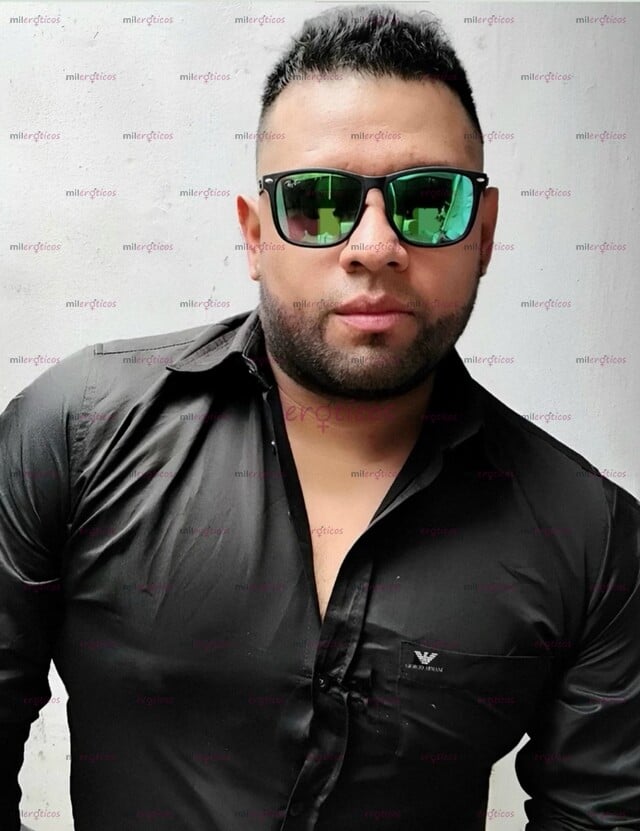 FOTOS DE TE VOY HACER UN BESO.NEGRO CON CREMA BATIDA Y TE LA QUITARE CON MI BOCA