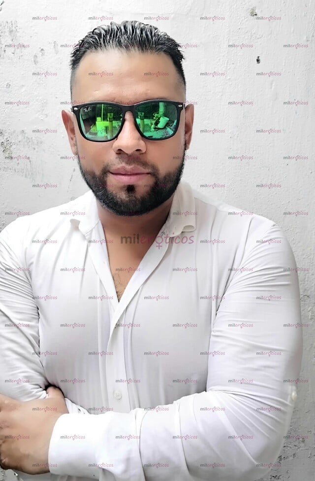 FOTOS DE TE VOY HACER UN BESO.NEGRO CON CREMA BATIDA Y TE LA QUITARE CON MI BOCA