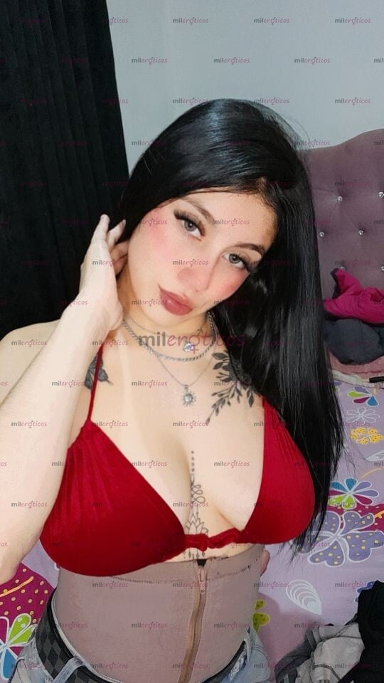 FOTOS DE UNA CHICA DELGADA CON CARA PRECIOSA DELGADA ELEGANTE CARIÑOSA, PERFECTA, LIMPIA