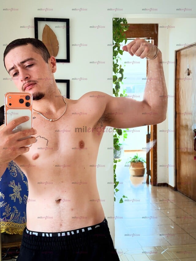 FOTOS DE CHICO GUAPO CON OJOS DE COLOR Y WUERITO LISTO PARA TU SERVICIO