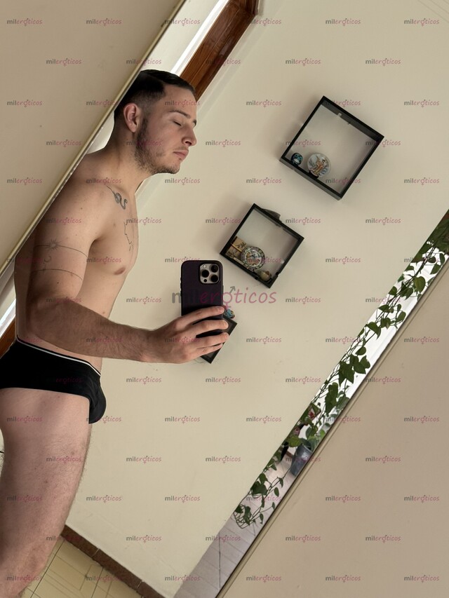 FOTOS DE CHICO GUAPO CON OJOS DE COLOR Y WUERITO LISTO PARA TU SERVICIO