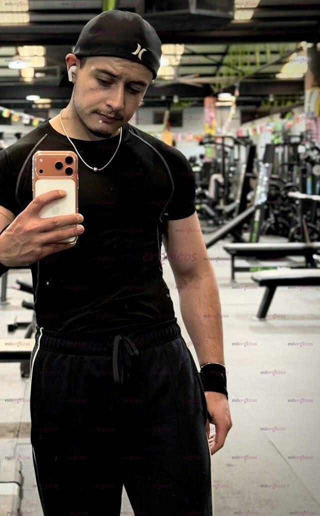 FOTOS DE CHICO GUAPO CON OJOS DE COLOR Y WUERITO LISTO PARA TU SERVICIO