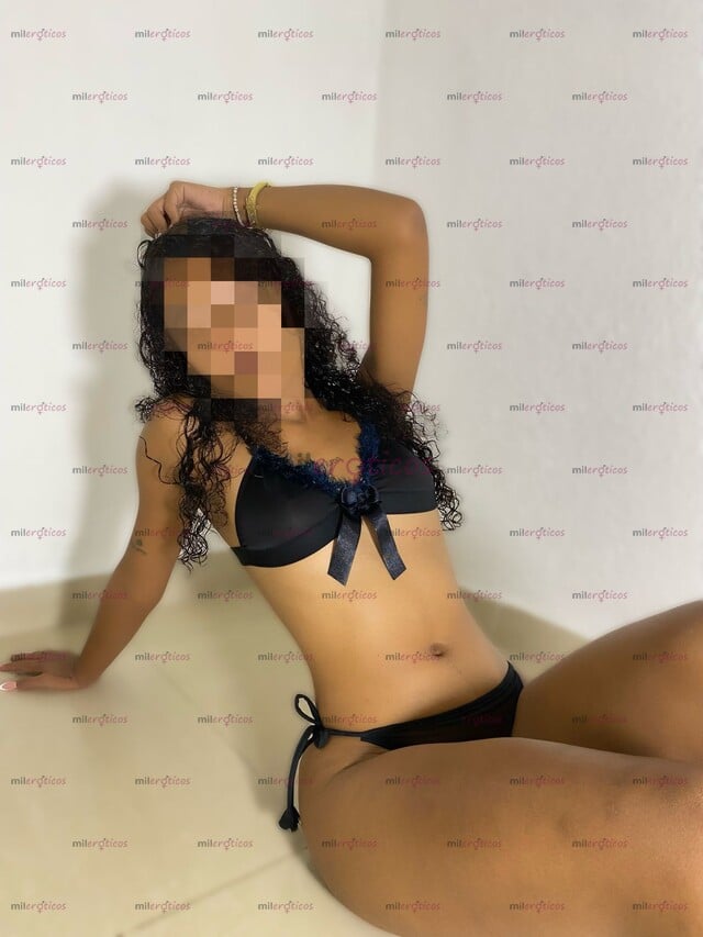 FOTOS DE SKINNY MORENITA BELLA ESTRECHITA ARDIENTE COMPLACIENTE