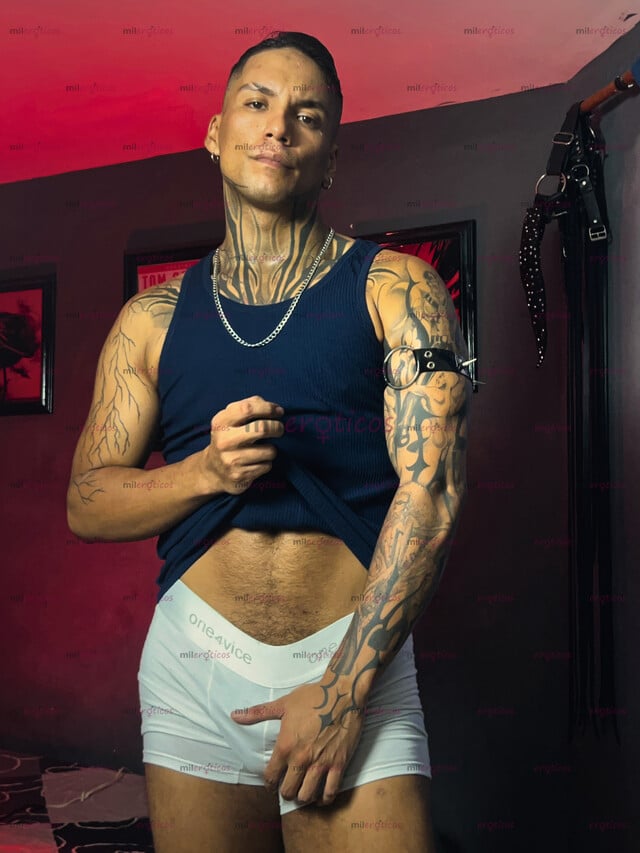 FOTOS DE JOVEN . MASCULINO Y DOMINATE . 189 CM DE ALTURA , FETICHISTA Y COMPLACIENTE