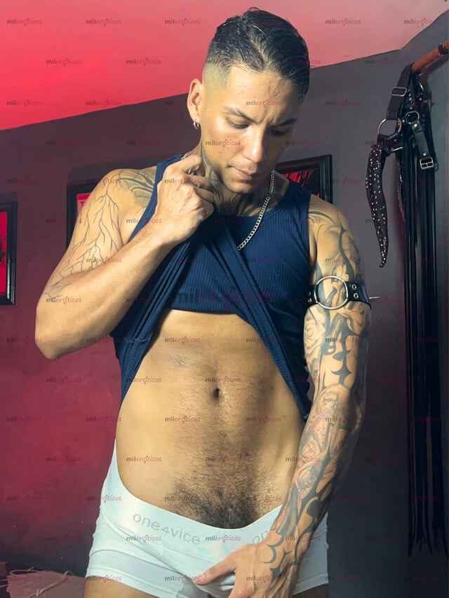 FOTOS DE JOVEN . MASCULINO Y DOMINATE . 189 CM DE ALTURA , FETICHISTA Y COMPLACIENTE