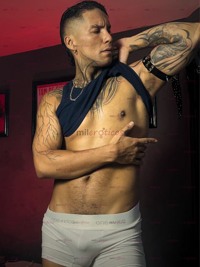FOTOS DE JOVEN . MASCULINO Y DOMINATE . 189 CM DE ALTURA , FETICHISTA Y COMPLACIENTE